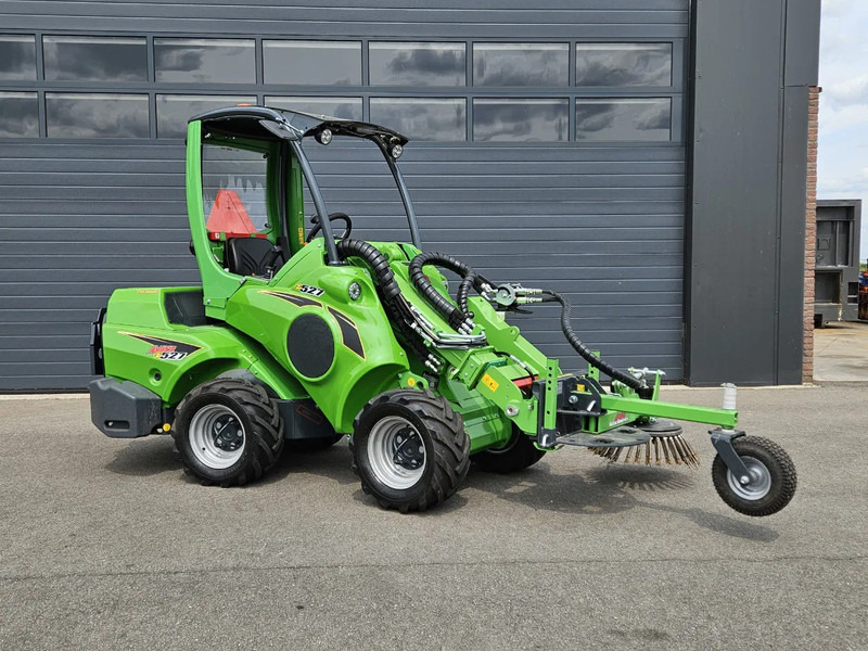 Avant E527 Rental mini-shovel - Chargeuse compacte sur chenilles: photos 1 Avant E527 Rental mini-shovel - Chargeuse compacte sur chenilles: photos 1