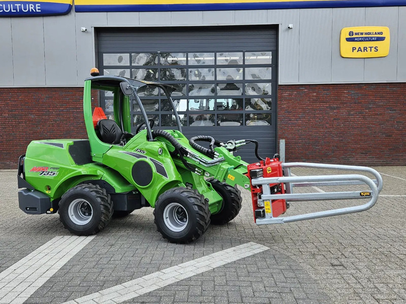 Avant Mini-shovel 735i met Kemp balenklem - Chargeuse compacte sur chenilles: photos 2 Avant Mini-shovel 735i met Kemp balenklem - Chargeuse compacte sur chenilles: photos 2