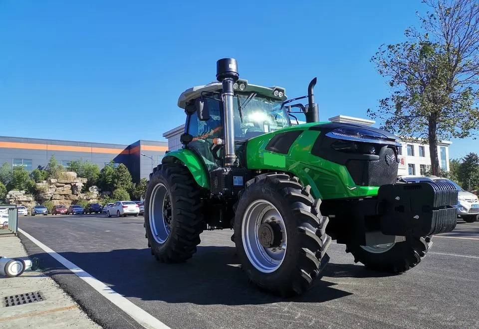NEW MAXUS 200 HP 4x4 Tractor Warranty up to 10 YEARS НОВИЙ MAXUS 200 К.с. Трактор 4x4 Гарантія до 10 РОКІВ NOWY MAXUS 200 KM Ciągnik 4x4 Gwarancja do 10 LAT - Tracteur agricole: photos 4 NEW MAXUS 200 HP 4x4 Tractor Warranty up to 10 YEARS НОВИЙ MAXUS 200 К.с. Трактор 4x4 Гарантія до 10 РОКІВ NOWY MAXUS 200 KM Ciągnik 4x4 Gwarancja do 10 LAT - Tracteur agricole: photos 4