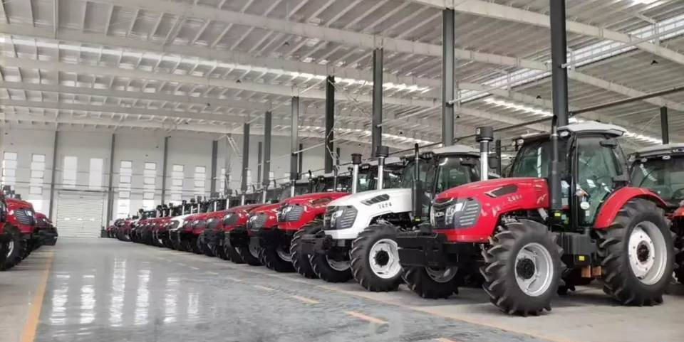 NEW MAXUS 200 HP Tractor 4x4 Warranty up to 10 Years НОВИЙ MAXUS 200 К.с. Трактор 4x4 Гарантія до 10 Років NOWY MAXUS 200 KM Ciągnik 4x4 Gwarancja do 10 LAT - Tracteur agricole: photos 2 NEW MAXUS 200 HP Tractor 4x4 Warranty up to 10 Years НОВИЙ MAXUS 200 К.с. Трактор 4x4 Гарантія до 10 Років NOWY MAXUS 200 KM Ciągnik 4x4 Gwarancja do 10 LAT - Tracteur agricole: photos 2