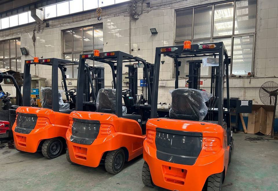 NEW MAXUS 2500 kg Electric Forklift Warranty up to 10 YEARS НОВИЙ Електричний MAXUS Візок для вантажів 2500 кг Гарантія до 10 РОКІВ NOWY Elektryczny MAXUS widłowy 2500 kg Gwarancja do 10 LAT - Chariot élévateur électrique: photos 4 NEW MAXUS 2500 kg Electric Forklift Warranty up to 10 YEARS НОВИЙ Електричний MAXUS Візок для вантажів 2500 кг Гарантія до 10 РОКІВ NOWY Elektryczny MAXUS widłowy 2500 kg Gwarancja do 10 LAT - Chariot élévateur électrique: photos 4