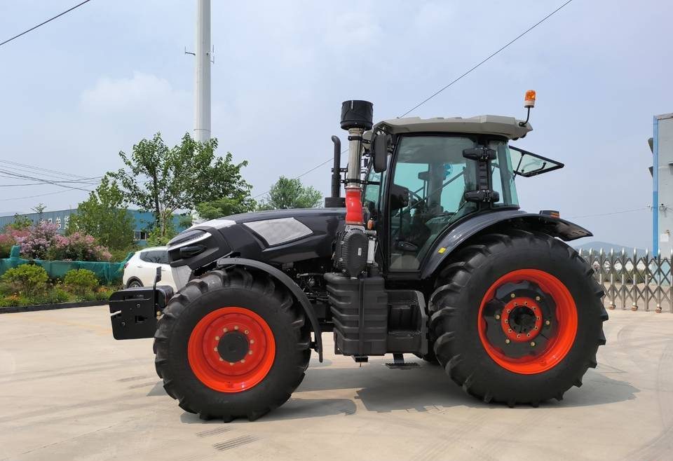 NEW MAXUS 260 HP 4x4 Tractor Warranty up to 10 YEARS НОВИЙ MAXUS 260 К.с. Трактор 4x4 Гарантія до 10 РОКІВ NOWY MAXUS 260 KM Ciągnik 4x4 Gwarancja do 10 LAT - Tracteur agricole: photos 1 NEW MAXUS 260 HP 4x4 Tractor Warranty up to 10 YEARS НОВИЙ MAXUS 260 К.с. Трактор 4x4 Гарантія до 10 РОКІВ NOWY MAXUS 260 KM Ciągnik 4x4 Gwarancja do 10 LAT - Tracteur agricole: photos 1