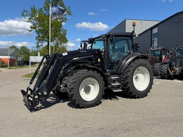 Valtra G125 Ecopower Active, 115 uur!! FH+PTO+Voorlader - Tracteur agricole: photos 1 Valtra G125 Ecopower Active, 115 uur!! FH+PTO+Voorlader - Tracteur agricole: photos 1