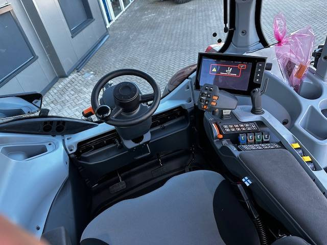 Tracteur agricole Valtra Q305 DEMO Super Compleet!: photos 8