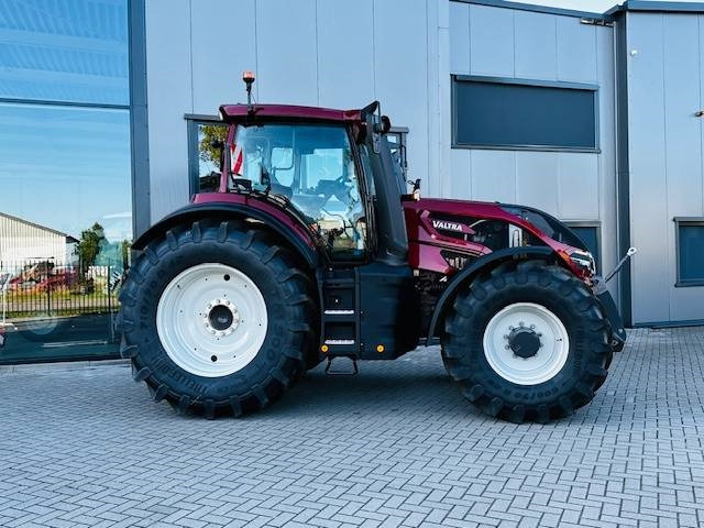 Valtra Q305 DEMO Super Compleet! - Tracteur agricole: photos 4 Valtra Q305 DEMO Super Compleet! - Tracteur agricole: photos 4
