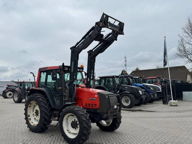 Valtra Valmet 6650 Hitech, voorlader, vloeistofkoppeling - Tracteur agricole: photos 2 Valtra Valmet 6650 Hitech, voorlader, vloeistofkoppeling - Tracteur agricole: photos 2
