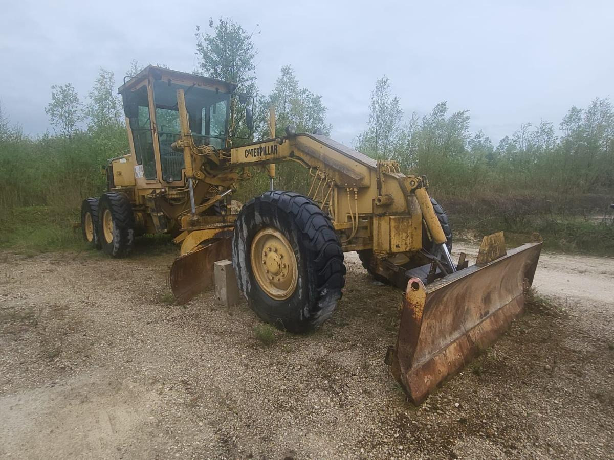 Caterpillar 140G - Niveleuse: photos 1 Caterpillar 140G - Niveleuse: photos 1