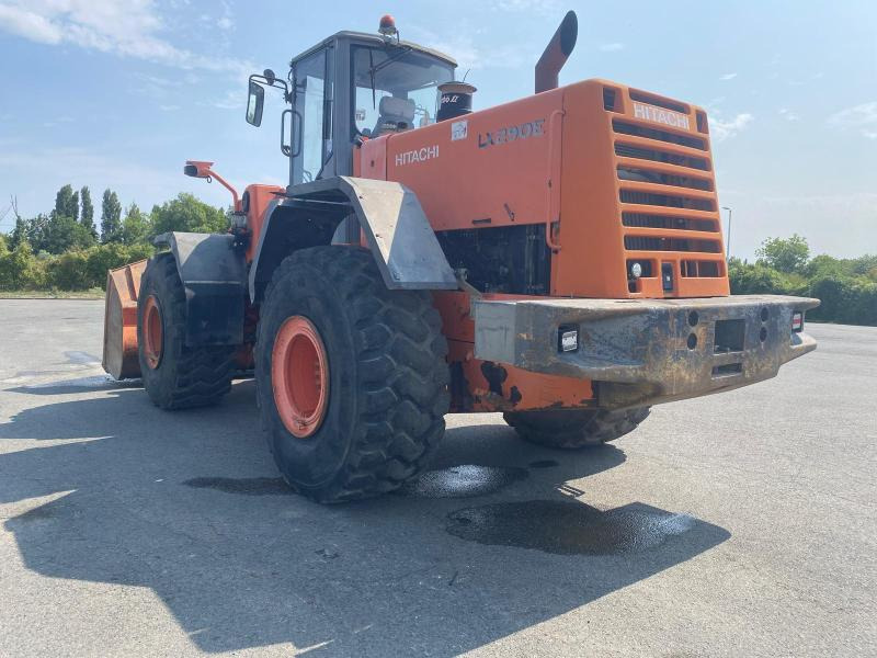Hitachi LX290 - Chargeuse sur pneus: photos 4 Hitachi LX290 - Chargeuse sur pneus: photos 4