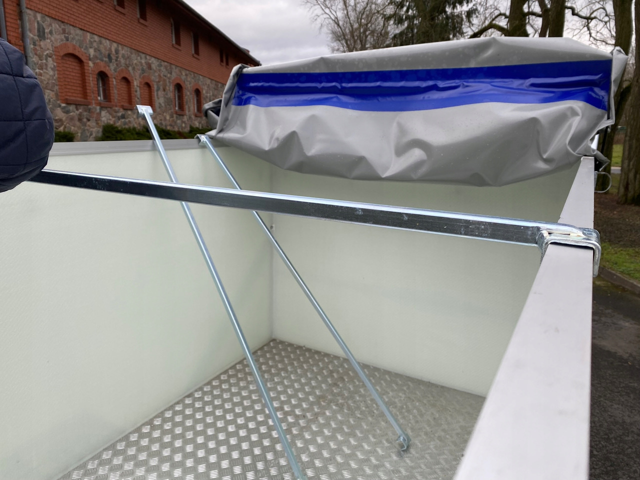 Remorque bétaillère neuf PRZYCZEPA DO PRZEWOZU ŚWIŃ / BYDŁA, DMC 2700 / TRAILER FOR TRANSPORTING PIGS / CATTLE, DMC 2700: photos 10 Remorque bétaillère neuf PRZYCZEPA DO PRZEWOZU ŚWIŃ / BYDŁA, DMC 2700 / TRAILER FOR TRANSPORTING PIGS / CATTLE, DMC 2700: photos 10