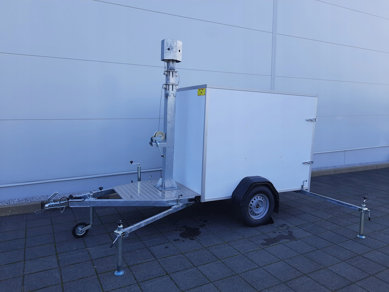 PRZYCZEPA Z MASZTEM TELESKOPOWYM DO MONITORINGU / TRAILER WITH TELESCOPIC MAST FOR MONITORING - Remorque fourgon: photos 4 PRZYCZEPA Z MASZTEM TELESKOPOWYM DO MONITORINGU / TRAILER WITH TELESCOPIC MAST FOR MONITORING - Remorque fourgon: photos 4