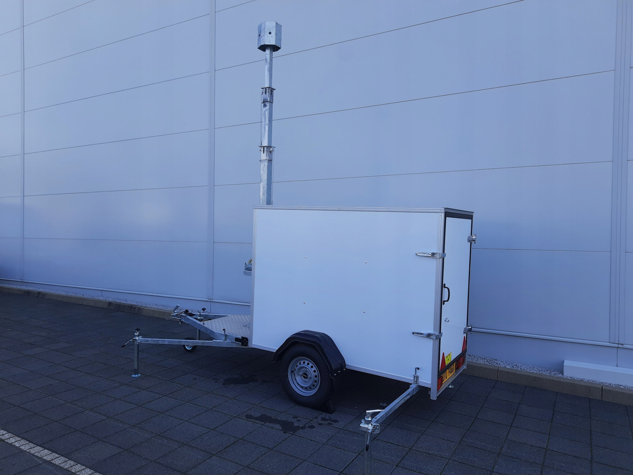 PRZYCZEPA Z MASZTEM TELESKOPOWYM DO MONITORINGU / TRAILER WITH TELESCOPIC MAST FOR MONITORING - Remorque fourgon: photos 3 PRZYCZEPA Z MASZTEM TELESKOPOWYM DO MONITORINGU / TRAILER WITH TELESCOPIC MAST FOR MONITORING - Remorque fourgon: photos 3