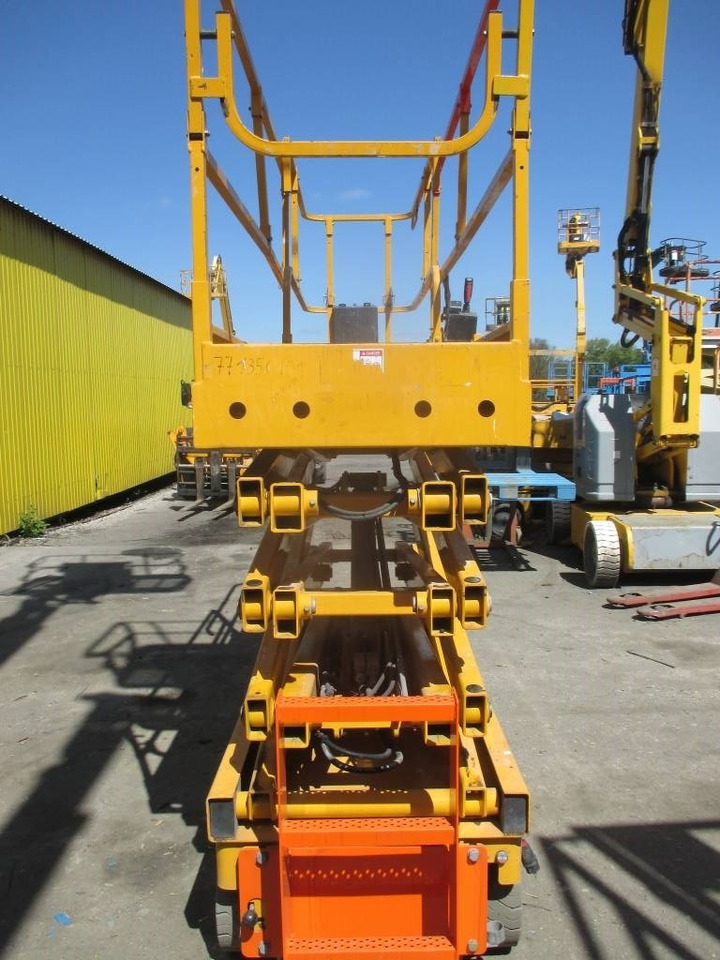 Haulotte Compact 10 N - Nacelle ciseaux: photos 3 Haulotte Compact 10 N - Nacelle ciseaux: photos 3