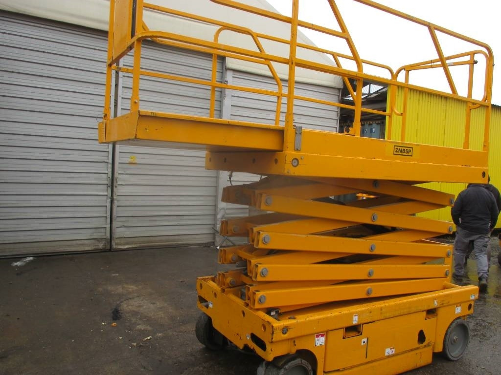 Haulotte Compact 12  - Nacelle ciseaux: photos 2 Haulotte Compact 12  - Nacelle ciseaux: photos 2