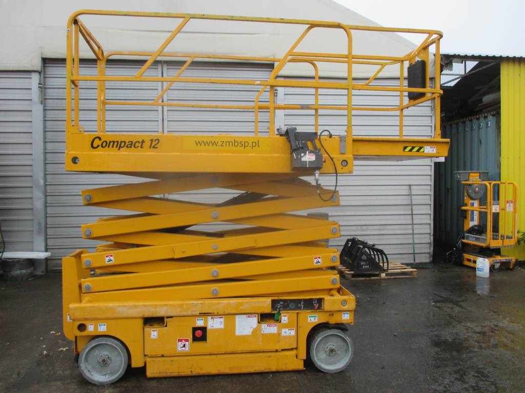 Haulotte Compact 12  - Nacelle ciseaux: photos 1 Haulotte Compact 12  - Nacelle ciseaux: photos 1