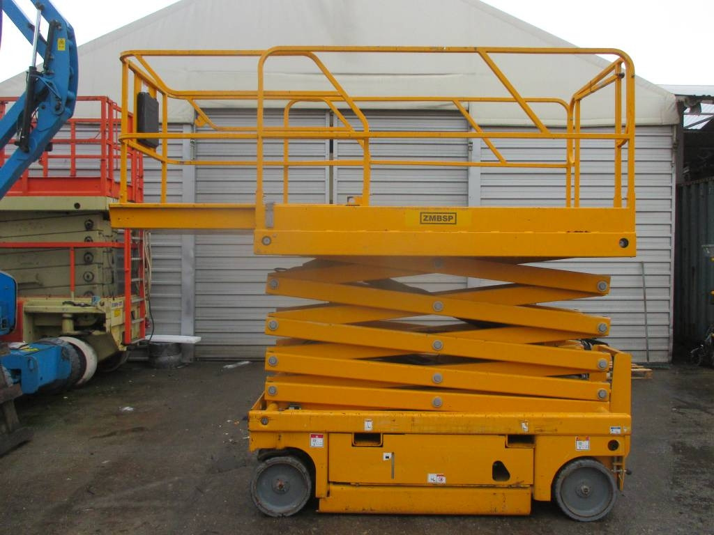 Haulotte Compact 12  - Nacelle ciseaux: photos 1 Haulotte Compact 12  - Nacelle ciseaux: photos 1