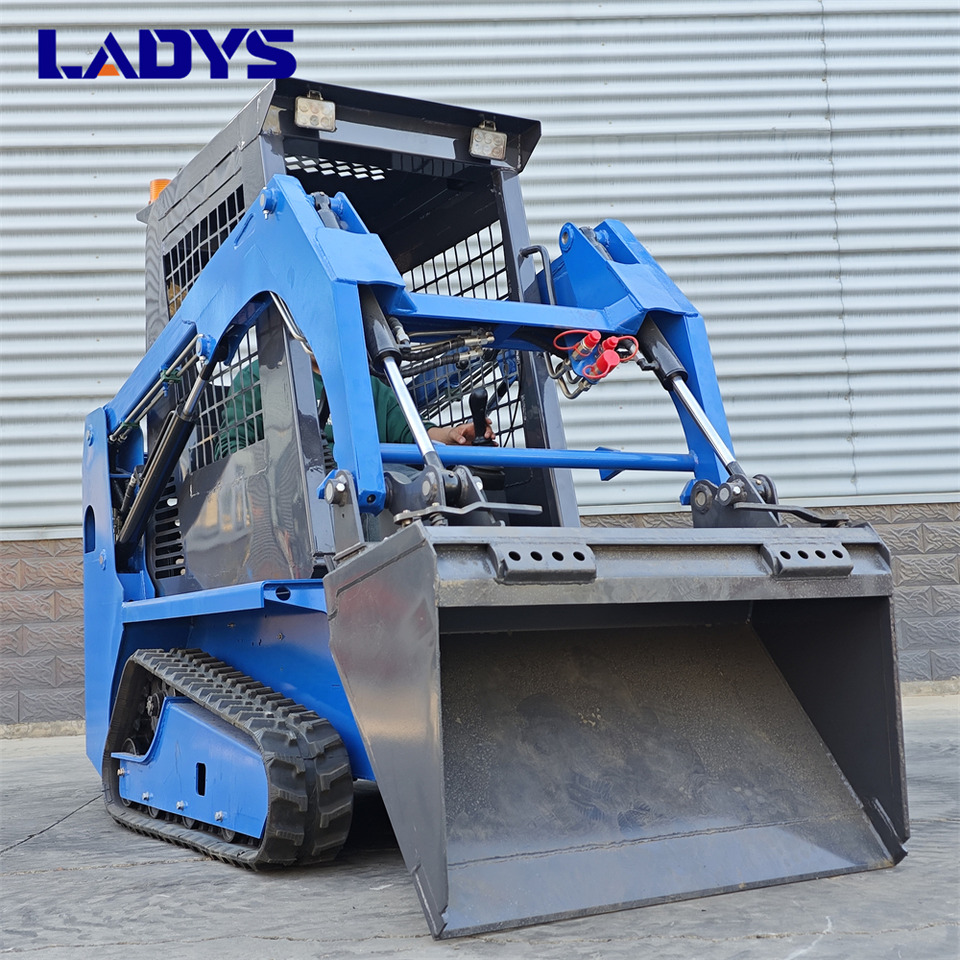 LADYS LADYS LA670 Mini Small Skid Steer Loader Compact Track Diesel Mini Skid Steer Loader For Sale With Small Mini Skid Steer Attachments 4 In 1 Bucket - Mini chargeuse: photos 1 LADYS LADYS LA670 Mini Small Skid Steer Loader Compact Track Diesel Mini Skid Steer Loader For Sale With Small Mini Skid Steer Attachments 4 In 1 Bucket - Mini chargeuse: photos 1