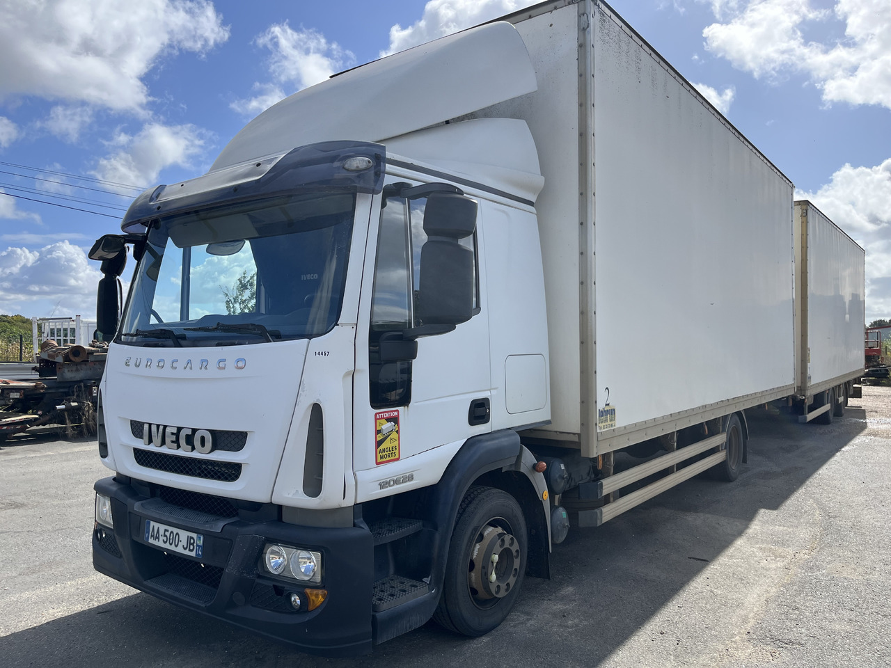 IVECO Eurocargo 120e28 - Camion fourgon: photos 1 IVECO Eurocargo 120e28 - Camion fourgon: photos 1