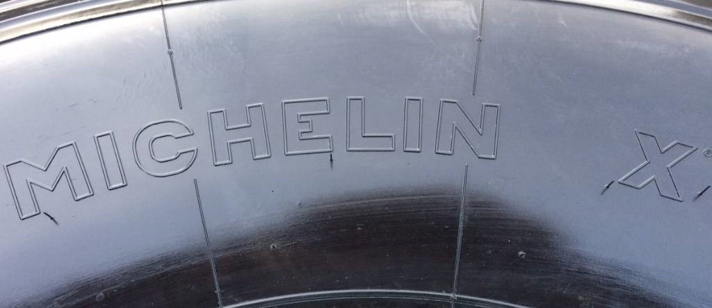 Michelin 525/65R20.5 XS - USED REGROOVED  - Pneu pour Machine agricole: photos 5 Michelin 525/65R20.5 XS - USED REGROOVED  - Pneu pour Machine agricole: photos 5
