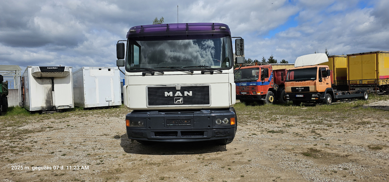 MAN 189.414 - Camion à rideaux coulissants: photos 3 MAN 189.414 - Camion à rideaux coulissants: photos 3