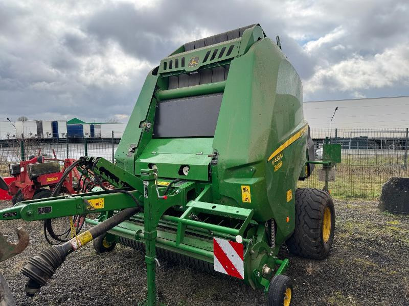 JOHN DEERE V461M - Presse à balles rondes: photos 1 JOHN DEERE V461M - Presse à balles rondes: photos 1