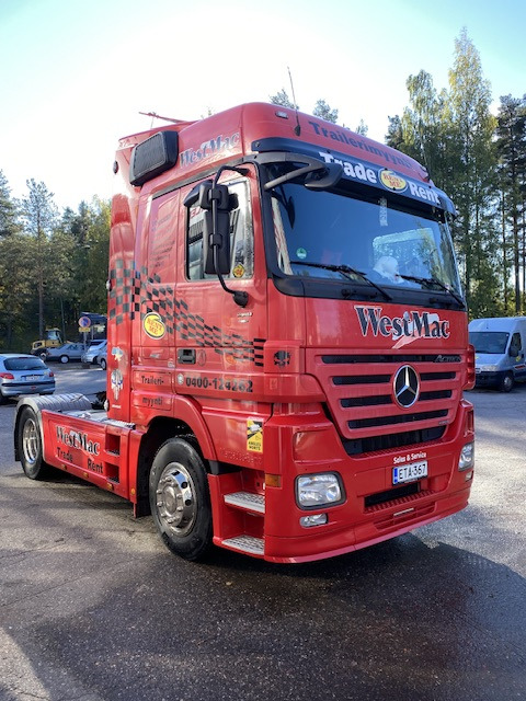 Mercedes-Benz 1832 Mega Space Cabin CLEAN - Tracteur routier: photos 2 Mercedes-Benz 1832 Mega Space Cabin CLEAN - Tracteur routier: photos 2