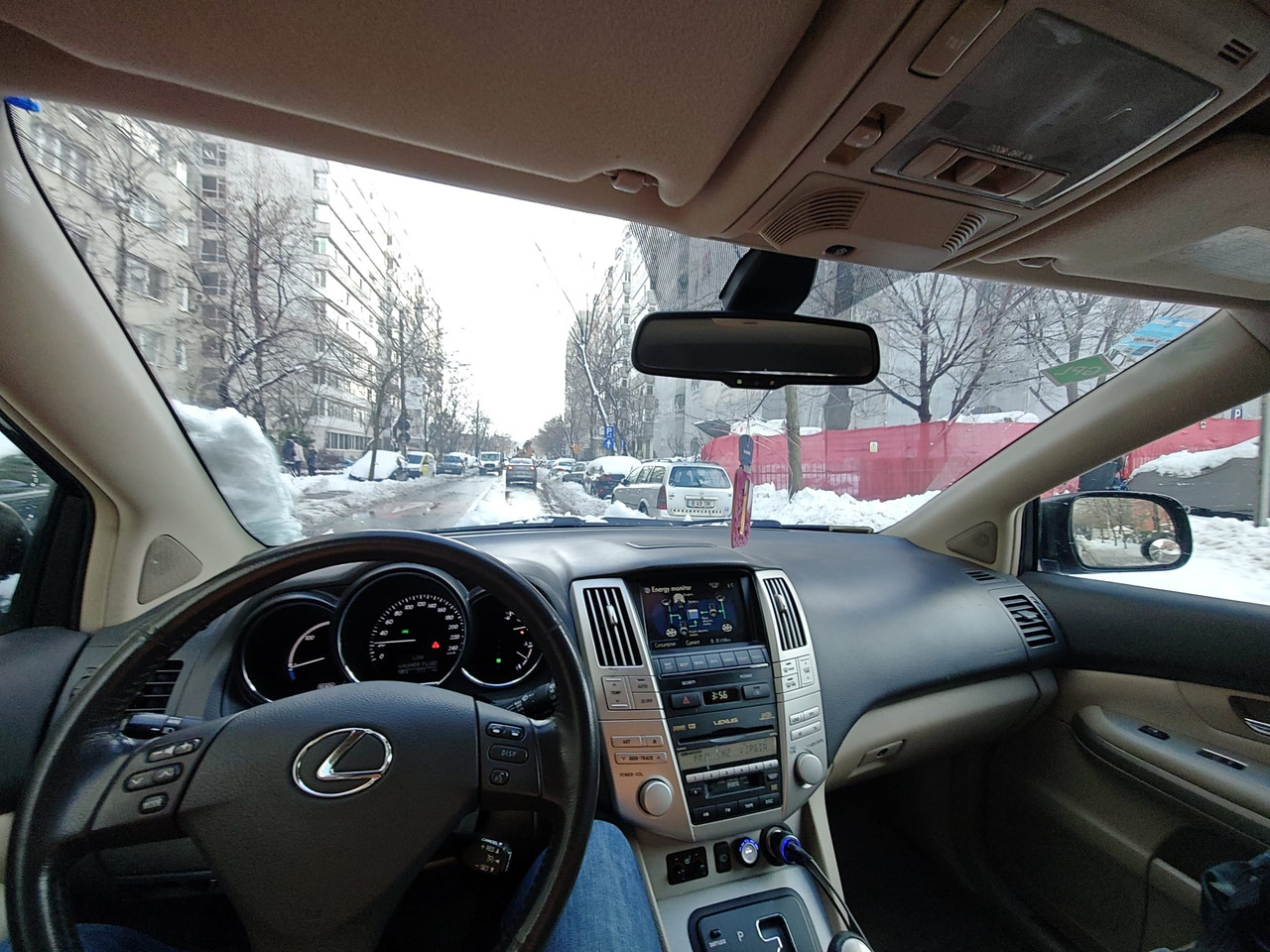 SUV Lexus RX 400H: photos 9