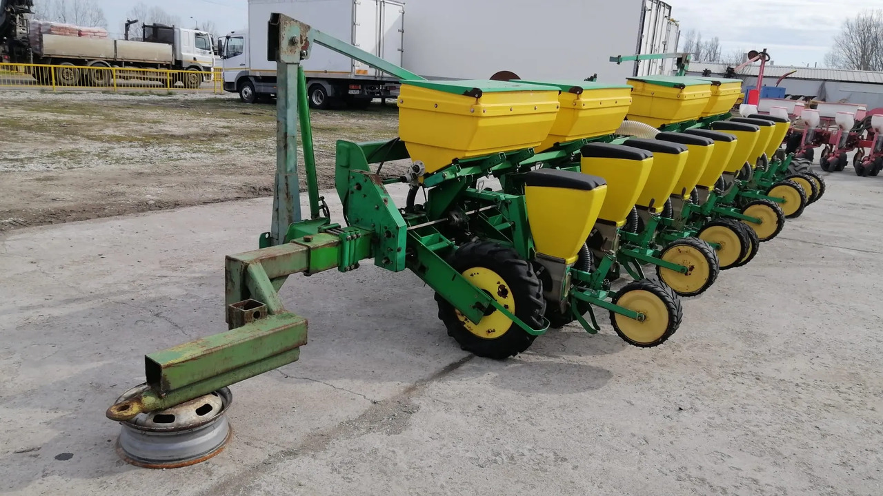 SFOGGIA GAMA PLUS 12/9m/12 Rows Seeding Machine - Semoir monograine: photos 4 SFOGGIA GAMA PLUS 12/9m/12 Rows Seeding Machine - Semoir monograine: photos 4