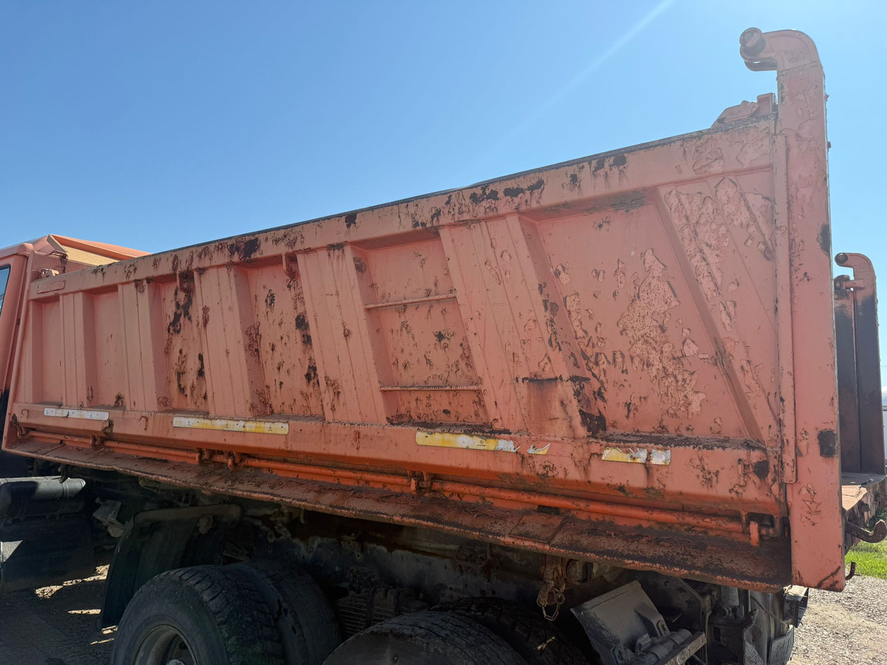 TIPPING BUCKET MEILLER KIPPER - Benne pour poids lourds: photos 3 TIPPING BUCKET MEILLER KIPPER - Benne pour poids lourds: photos 3