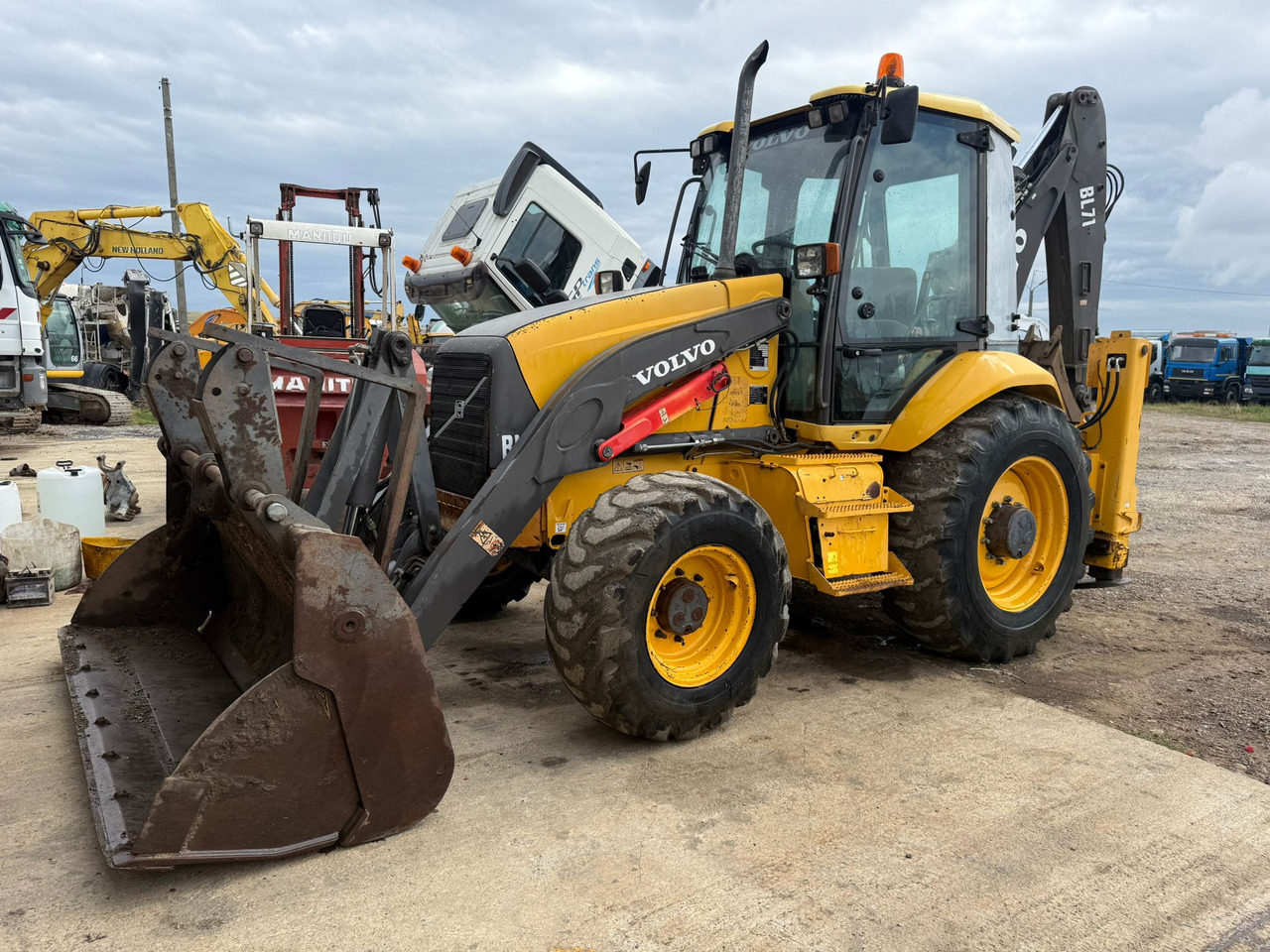 VOLVO BL71 Backhoe Loader - Tractopelle: photos 3 VOLVO BL71 Backhoe Loader - Tractopelle: photos 3