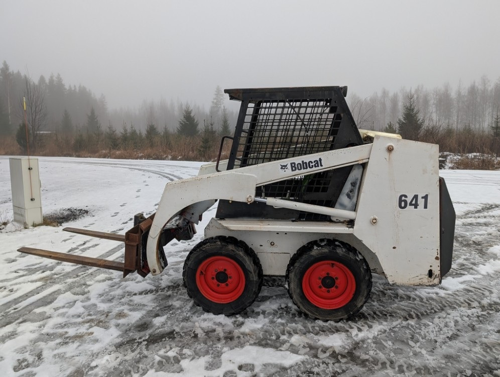 BOBCAT 641 - VIDEO - Mini chargeuse: photos 2 BOBCAT 641 - VIDEO - Mini chargeuse: photos 2