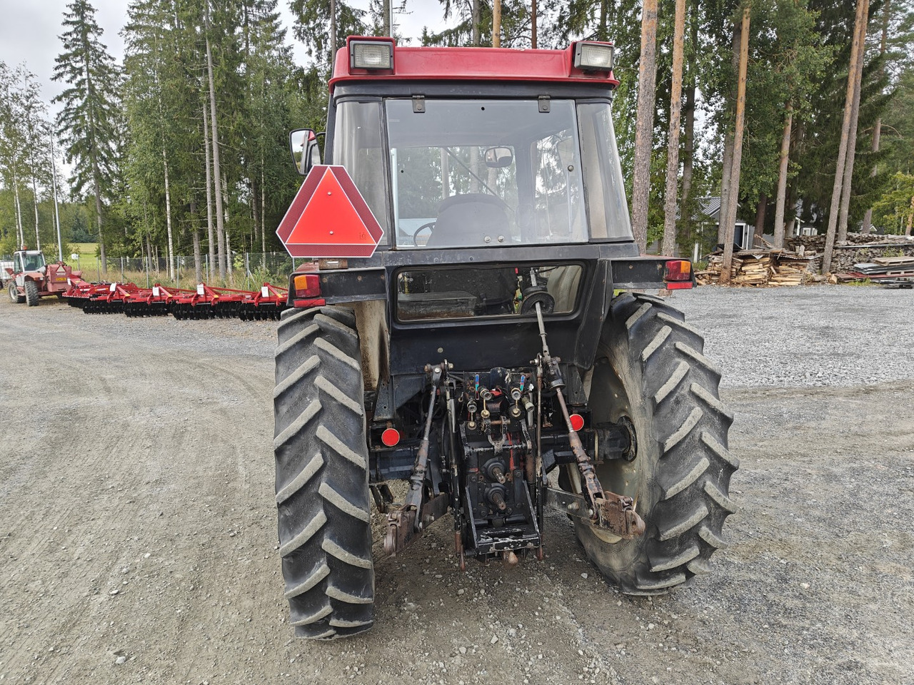 Case 895XL etukuormaajalla suunnanvaihtajalla, paljon varusteita mukaan etukuormaajaan, katso video! - Tracteur agricole: photos 3 Case 895XL etukuormaajalla suunnanvaihtajalla, paljon varusteita mukaan etukuormaajaan, katso video! - Tracteur agricole: photos 3