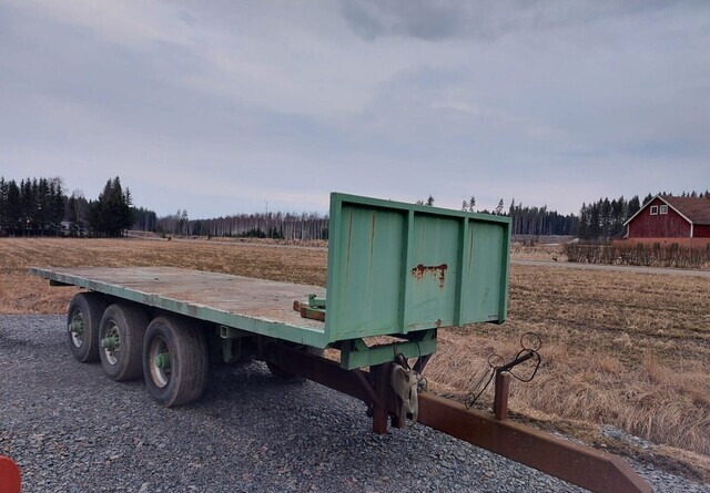 Jalkalavakärry 3-akselinen ilma-alustainen. - Remorque plateau: photos 1 Jalkalavakärry 3-akselinen ilma-alustainen. - Remorque plateau: photos 1