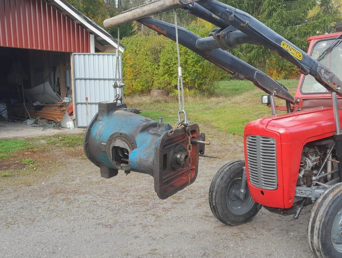 Fordson Super Major perä, vaihdelaatikko ja nostolaitekotelon kansi - Machine agricole: photos 1 Fordson Super Major perä, vaihdelaatikko ja nostolaitekotelon kansi - Machine agricole: photos 1