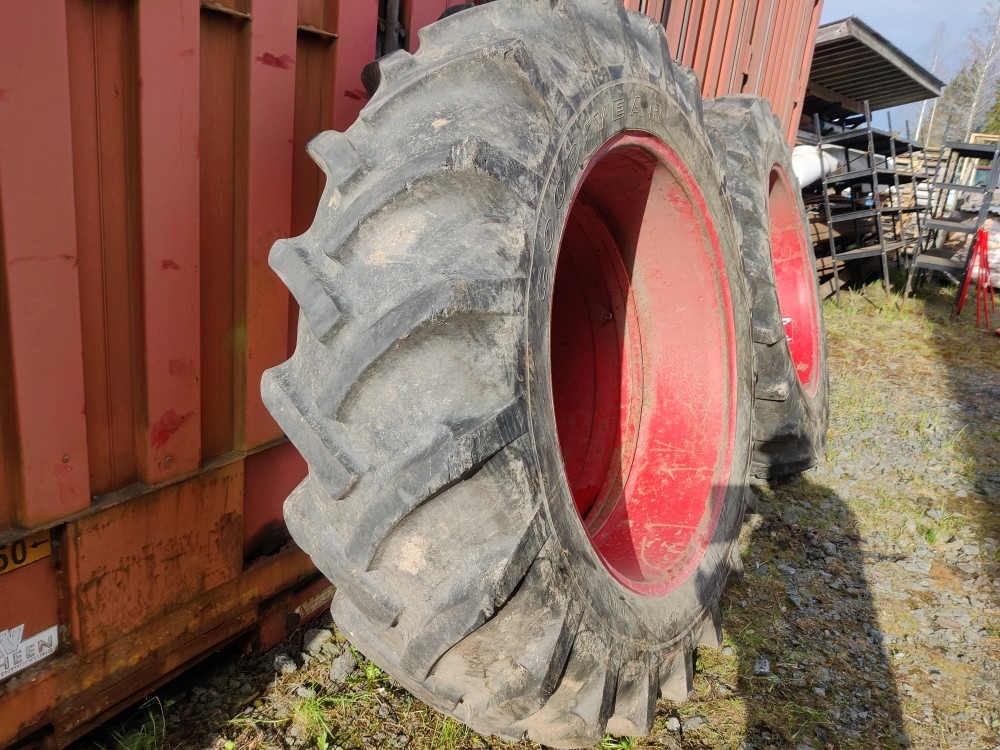 Paripyörät 16.9x38 Raju liukukaulusvanteilla - Pneu pour Tracteur agricole: photos 2 Paripyörät 16.9x38 Raju liukukaulusvanteilla - Pneu pour Tracteur agricole: photos 2