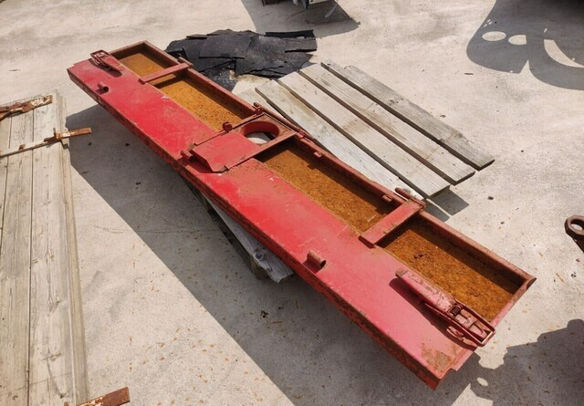 Peräkärryn metallilaita - K 42cm ja L 205cm - Carrosserie et extérieur pour Benne agricole: photos 1 Peräkärryn metallilaita - K 42cm ja L 205cm - Carrosserie et extérieur pour Benne agricole: photos 1