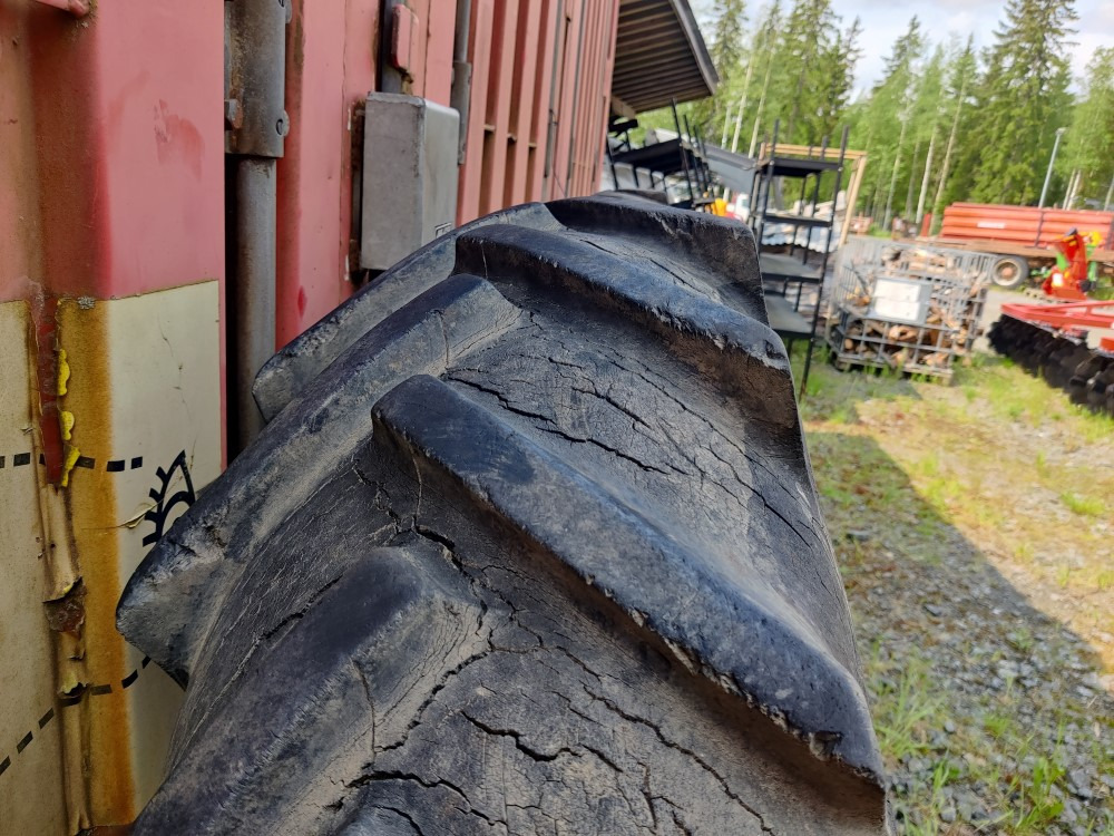 Traktorin renkaat 13.6x36 vannekehillä - Pneu pour Tracteur agricole: photos 3 Traktorin renkaat 13.6x36 vannekehillä - Pneu pour Tracteur agricole: photos 3