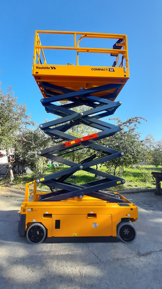 Compact 12 - Nacelle ciseaux: photos 4 Compact 12 - Nacelle ciseaux: photos 4