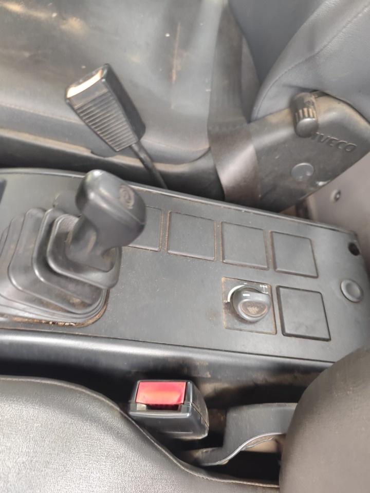 IVECO EUROCARGO 120-190L - Camion benne, Camion grue: photos 4 IVECO EUROCARGO 120-190L - Camion benne, Camion grue: photos 4