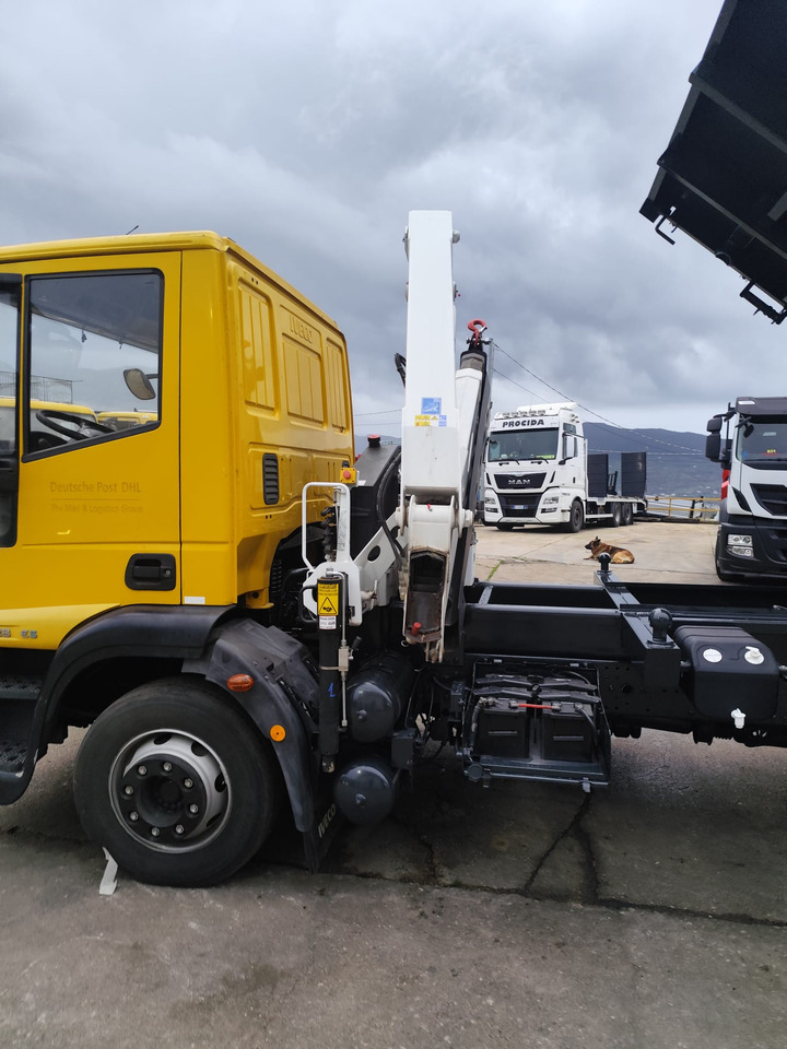 IVECO EUROCARGO 120E28P - Camion grue: photos 5 IVECO EUROCARGO 120E28P - Camion grue: photos 5