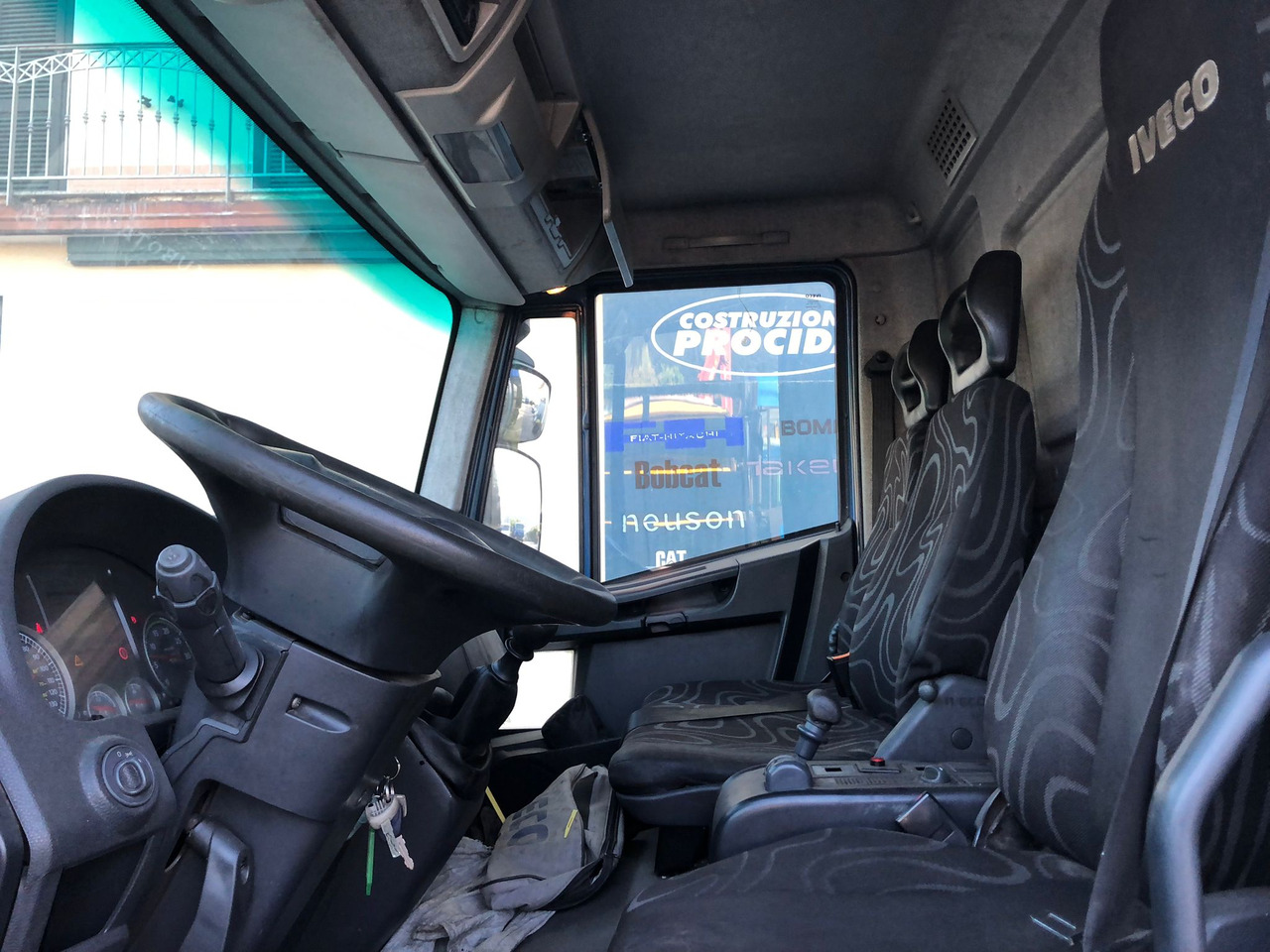 IVECO EUROCARGO 140E25 - Camion grue: photos 4 IVECO EUROCARGO 140E25 - Camion grue: photos 4