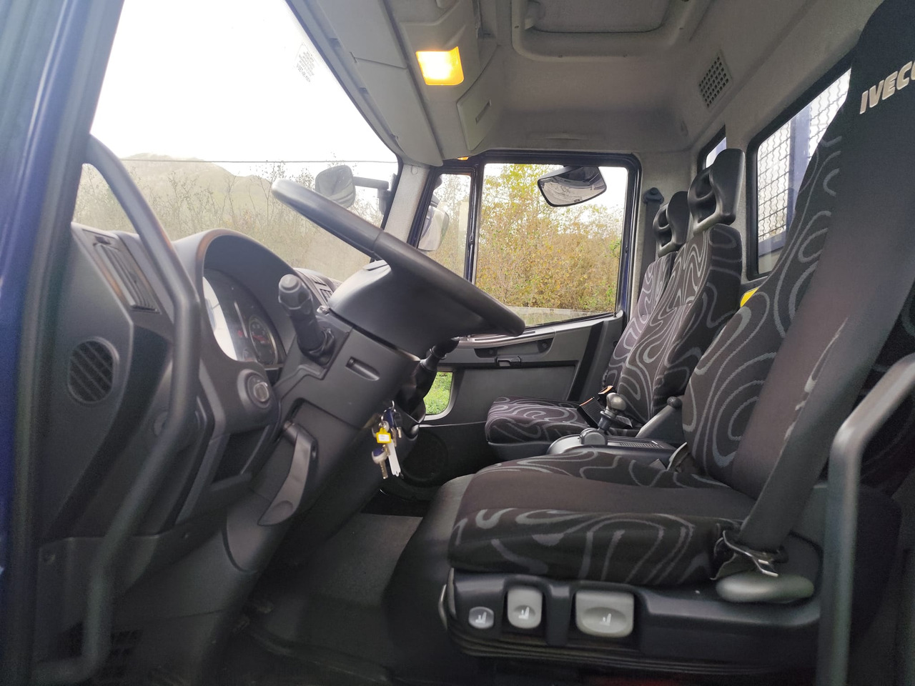 IVECO EUROCARGO 75E18 - Camion plateau: photos 3 IVECO EUROCARGO 75E18 - Camion plateau: photos 3