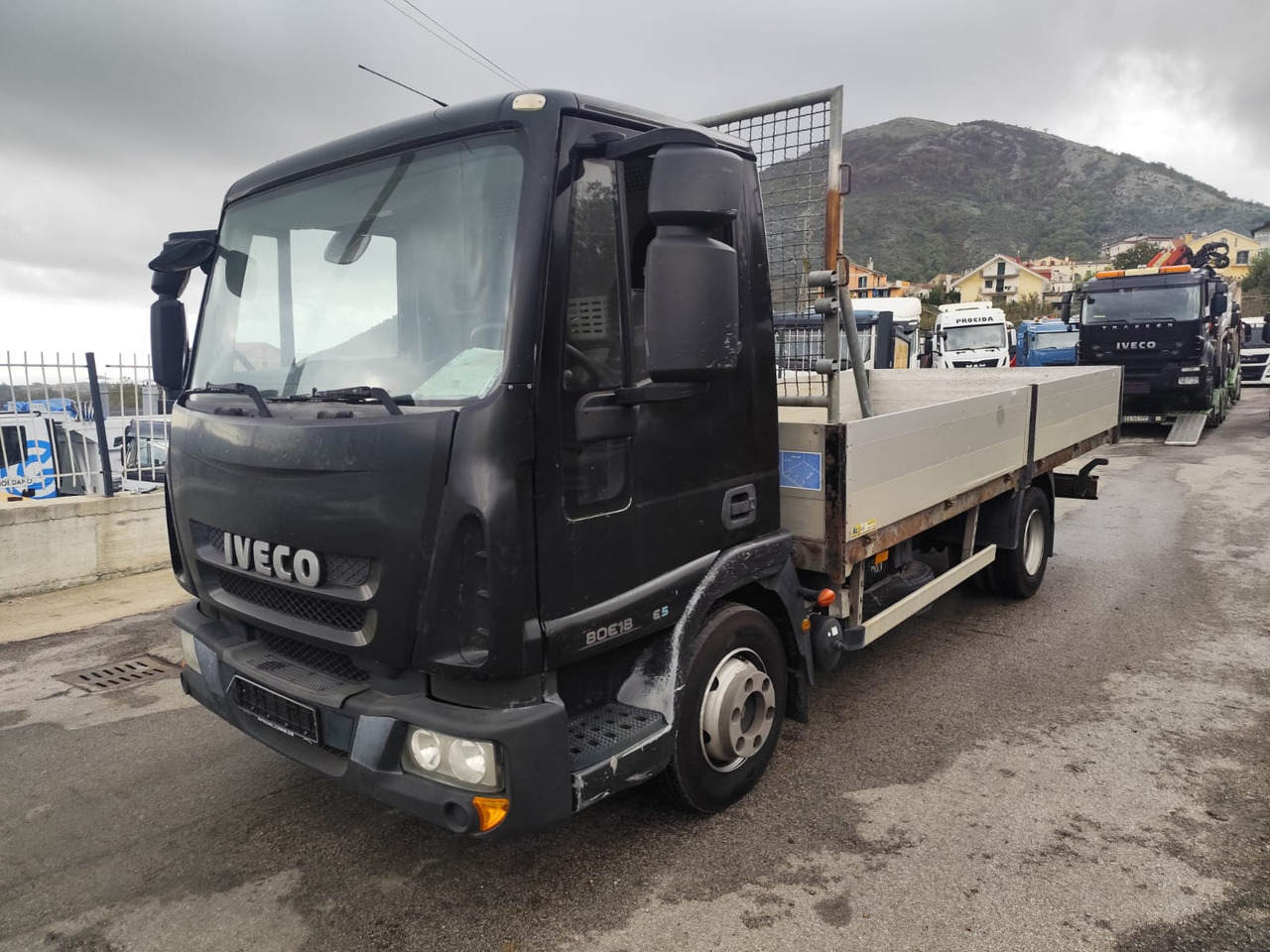 IVECO EUROCARGO 80E18 - Camion plateau, Camion benne: photos 1 IVECO EUROCARGO 80E18 - Camion plateau, Camion benne: photos 1