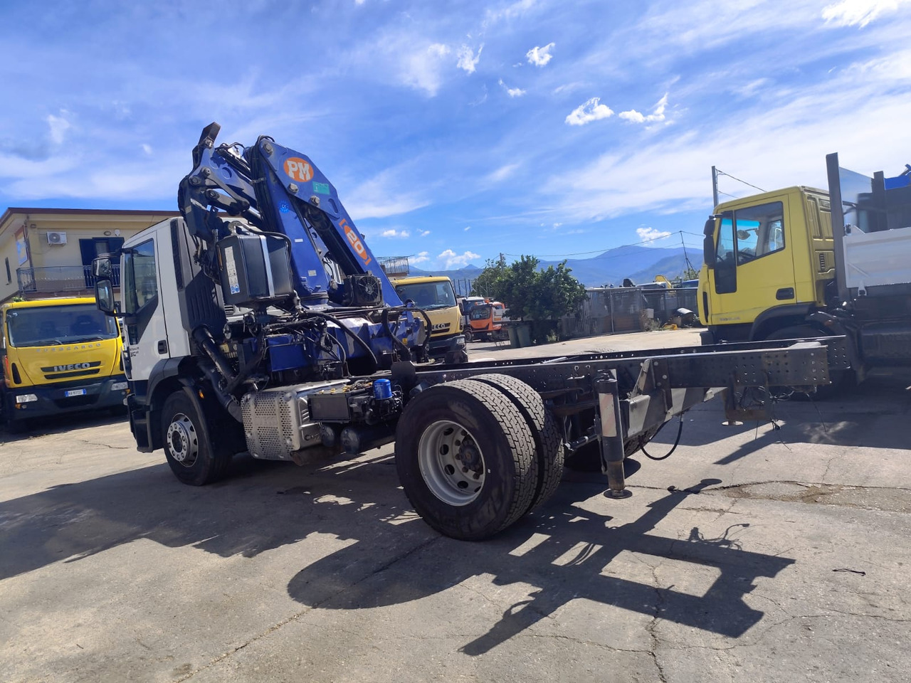 IVECO STRALIS 190S31 - Camion grue: photos 3 IVECO STRALIS 190S31 - Camion grue: photos 3