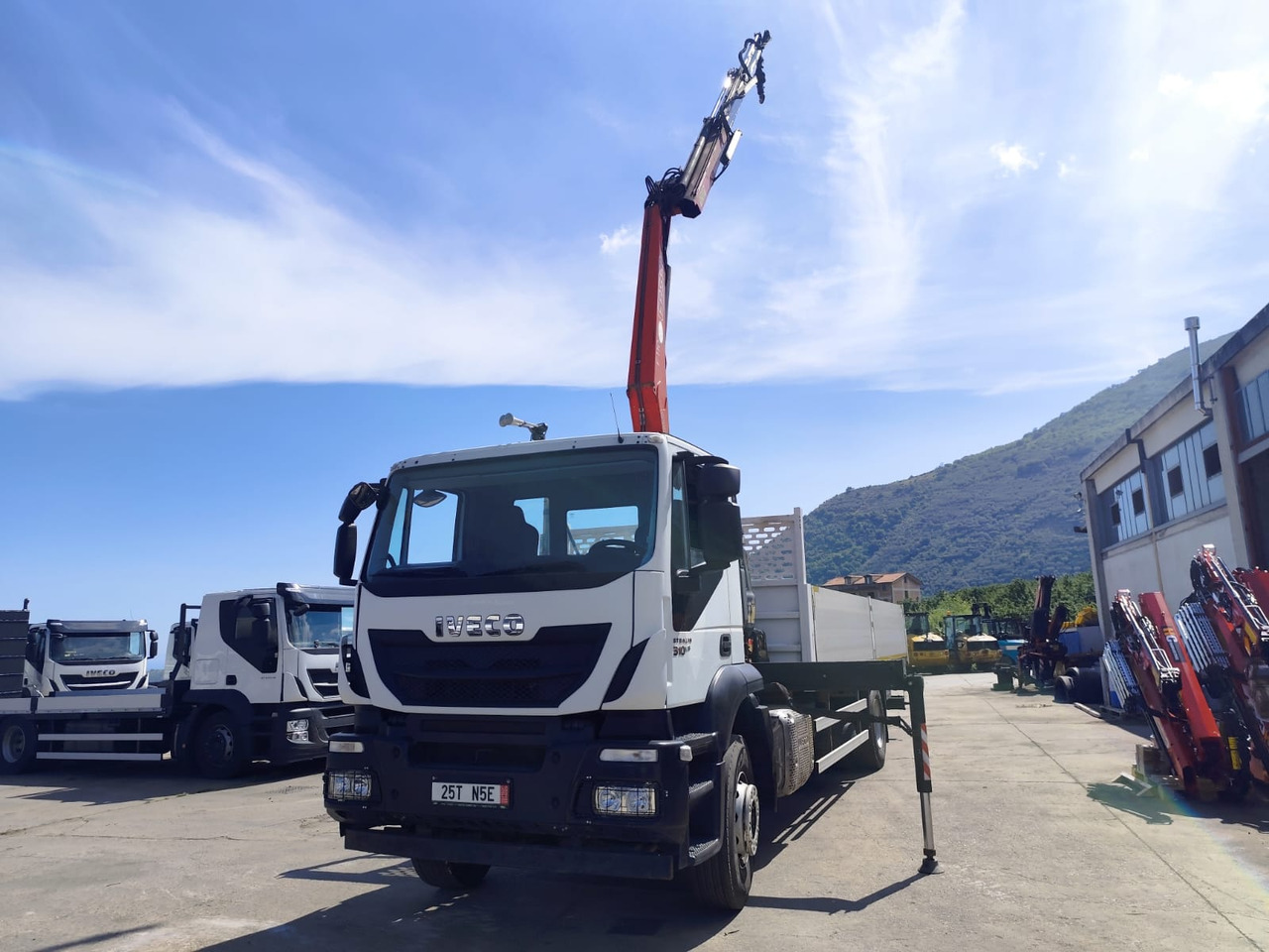 IVECO STRALIS 190S31 - Camion grue: photos 5 IVECO STRALIS 190S31 - Camion grue: photos 5