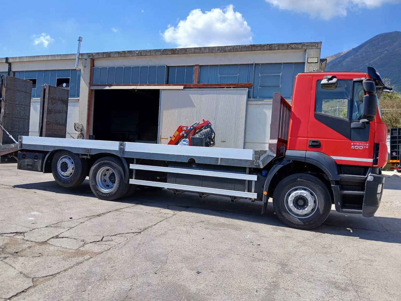 Camion plateau IVECO STRALIS 260S40: photos 9