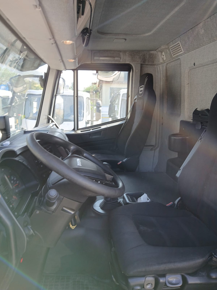 IVECO STRALIS AD 260S31 XP - Camion grue: photos 2 IVECO STRALIS AD 260S31 XP - Camion grue: photos 2