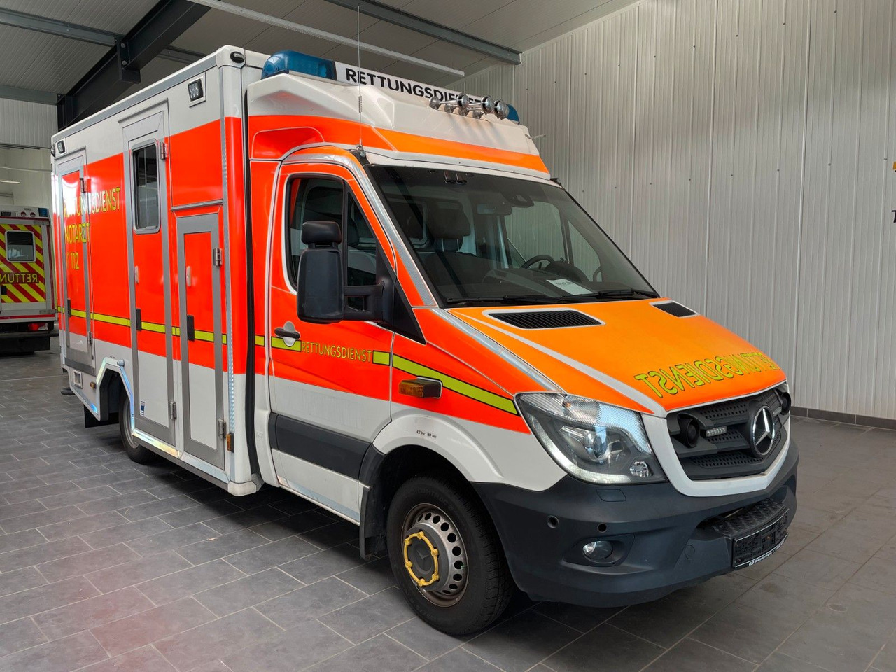Mercedes-Benz Sprinter II Rettungswagen 519 CDI - Ambulance: photos 1 Mercedes-Benz Sprinter II Rettungswagen 519 CDI - Ambulance: photos 1