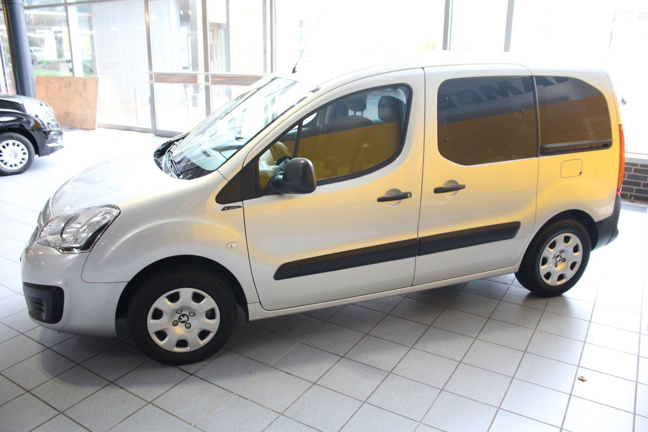 Peugeot Partner Tepee Active Bluetooth Klima AHK - Transport de personnes: photos 5 Peugeot Partner Tepee Active Bluetooth Klima AHK - Transport de personnes: photos 5