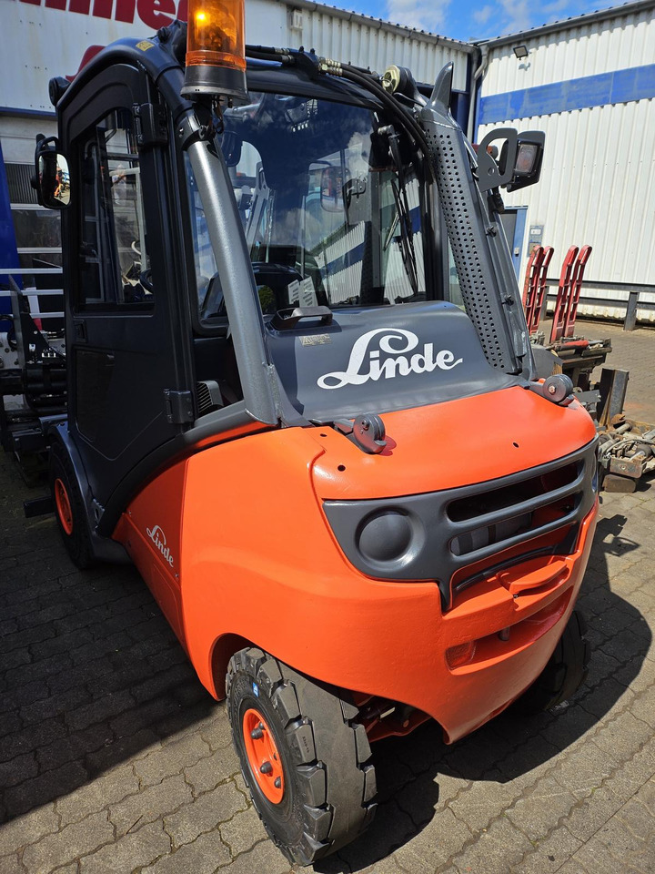 LINDE H30T - Chariot élévateur à gaz: photos 3 LINDE H30T - Chariot élévateur à gaz: photos 3