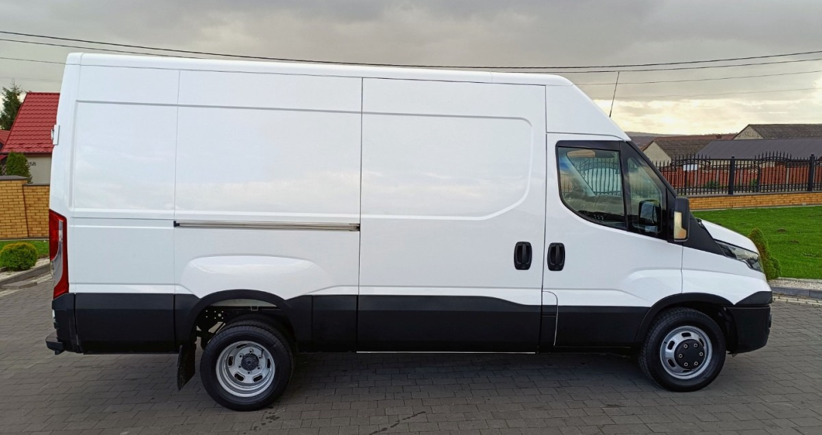 Fourgon utilitaire Iveco Daily 35C13 Blaszak L3H2 na bliźniakach VAT 23: photos 11